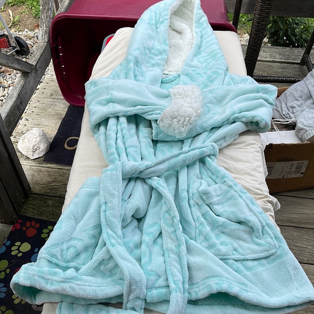 NWOT Victoria Secret pink robe M/L